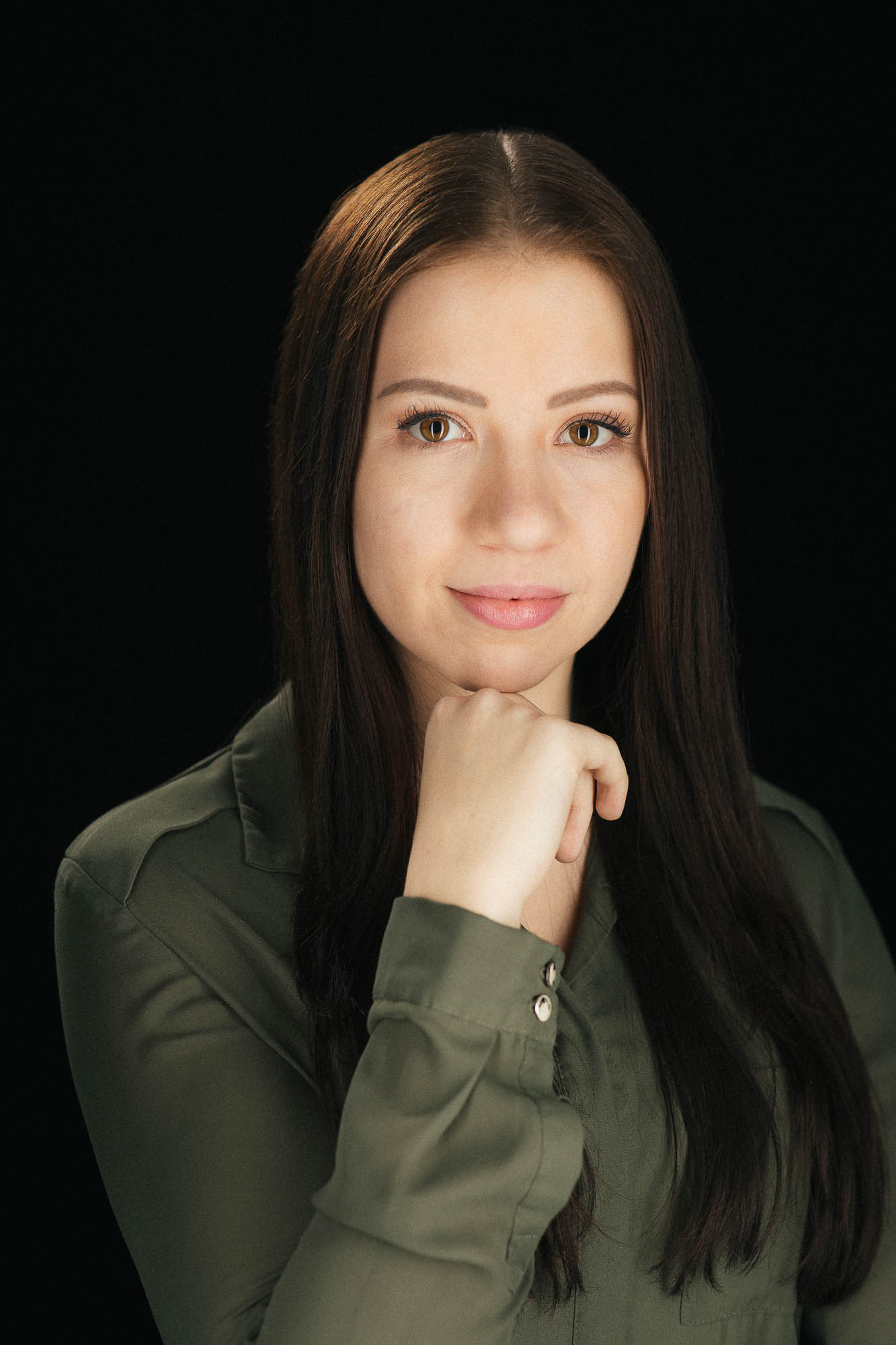 Export x3 Headshot  06605 Dez 01 2019 Bearbeitet 2 Headshots 2019  Miro Nicole Nadine